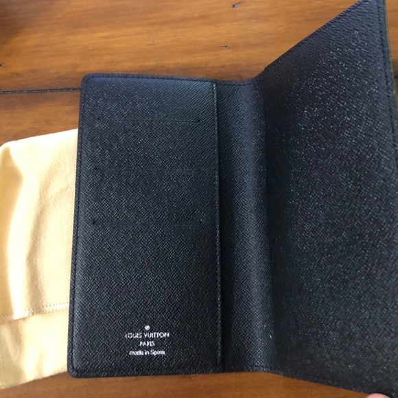 Brand new LOUIS VUITTON Men's Wallet - Picture 3 of 4